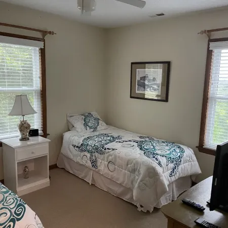 Emerald Isle, NC!  Sound Front Cottage - 3 minute walk to beach!!