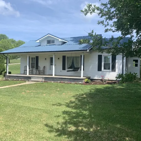 White Little Cottage-Newly Renovated-Pets-Family