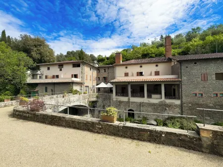 Exclusive Resort W/ Tennis, Pool & Waterfall - A6 Отели в г. Лоро-Чуффенна