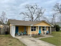 Da Bay House is Close to the Beach and Downtown
