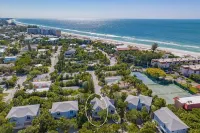 Winter Escape to Sunny 🏝️ 5 min walk to beach!