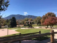 Spacious 3 BDR 2.5 BA House with Hot tub, BBQ, Fire Pit, Night View, Playground