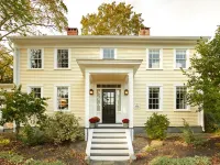 Historic Charm with modern amenities in Exeter, NH. 3 Bedrooms & Walk to town Hotels in Exeter