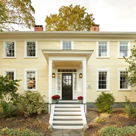 Historic Charm with modern amenities in Exeter, NH.  3 Bedrooms & Walk to town Отели в г. Эксетер