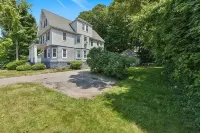 Renovated 3-bedroom apartment in Dedham - Legacy Mall