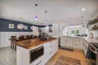 Sunset Oasis - Private Heated Pool Home Near Beach, Sponge Docks, Tarpon Springs