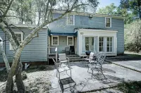 7Br City Retreat  Smart TVs, BBQ & Near Belhaven Hotels in Jackson