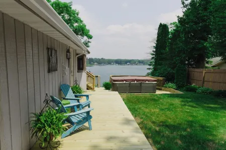 Lake Side Guest House with Hot Tub