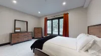 NEW 5 Bed 5 1/2 Bath Townhouse Walk To Skiing! 900 sq ft Of Mountan View Decks! 溫德姆山附近的飯店