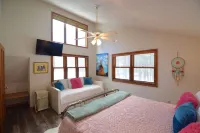 Golf Course and Mountain View - Minutes from the Resort