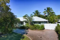 WALK 2 BEACH, HEATED POOL, PUTTING GREEN, 4be 2 ba, Tropical oasis