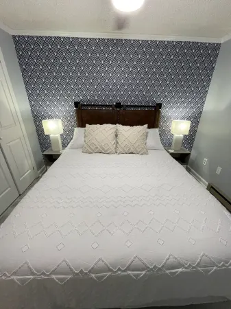 Top floor Ski-in/Ski-out 1 br at Snowshoe Mountain Lodge w/ NEW private balcony!