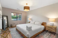 Bell Rock Views + Heated Pool & Spa ~ Luxe 6BD Sedona Stargazing Retreat