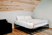 Lou's Lodge