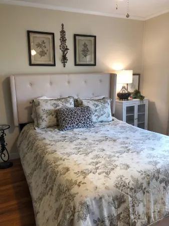 The Wilson House  Beautiful Downtown Murfreesboro Cottage Close to MTSU / I 24 Отели рядом с достопримечательностью «The Ascent»