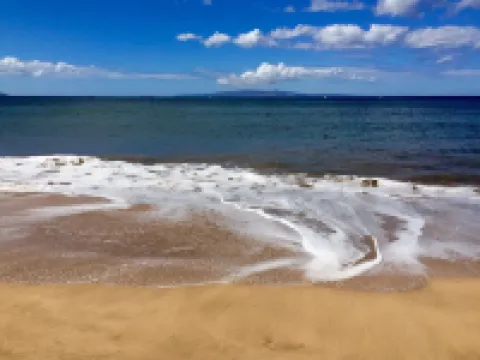 Popular Ground Floor Unit at OCEANFRONT RESORT in Kihei! Great rates.