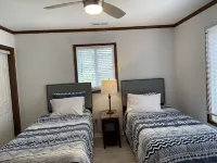 1 Mile to Bethany Beach with Grill Free Wifi on Trolley Route 4 Br 3BA 8 Guests Hotel in zona South Coastal Library