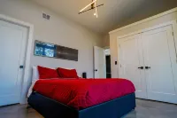 Zenplicity Cabin. Pet friendly, views, hot tub, smart home! 5 minutes from TGSP 탈룰라 고르게 주립공원 주변 호텔