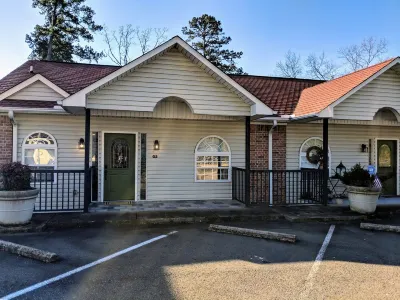 Charming, Conveniently Located Hot Springs Condo