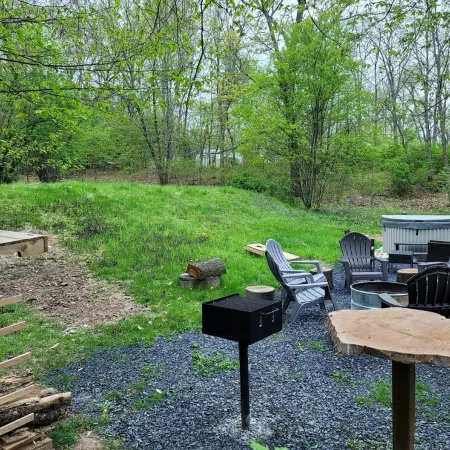 Large Private Rustic Retreat w/hot tub, fire pit, game room