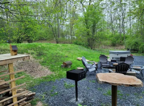 Large Private Rustic Retreat w/hot tub, fire pit, game room