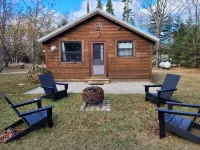 Charming 1-Bedroom Cabin, Quiet Neighborhood in Grand Marais, Pet Friendly