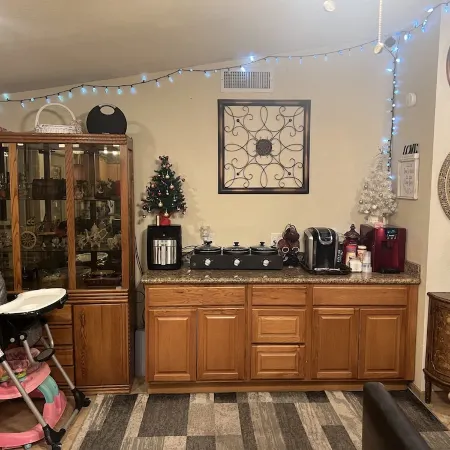 Beautiful 4bedroom and heated pool, great place for family gatherings!
