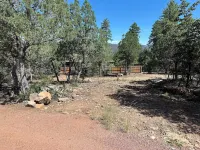 Ponderosa Place, Charming Cabin with Large Deck and Mountain View, Veteran Owned