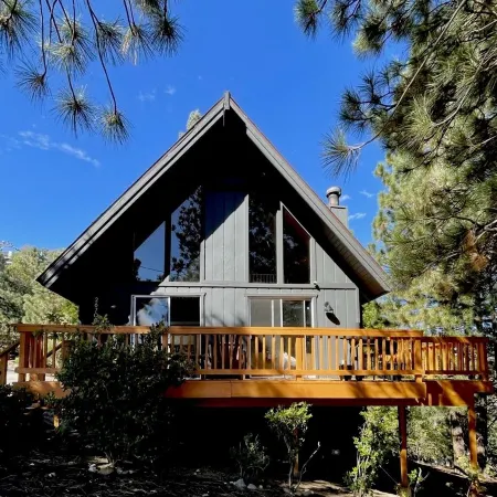 Light-Soaked A-Frame Close to Lake and Skiing