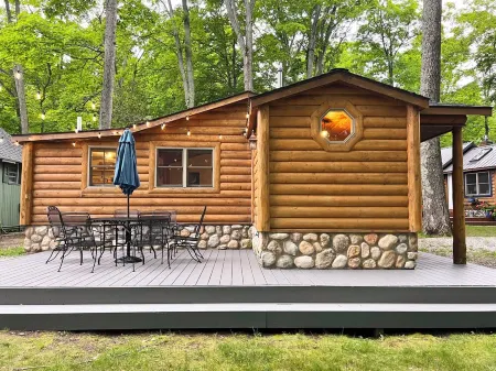 New! Cute 2-bedroom cottage in quaint Northport