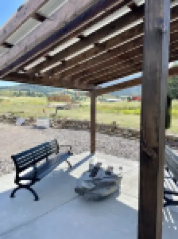 Unique stay in a modern grain bin home 2 miles from the famous hot pools!