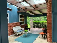 Mid Century Modern Time Capsule….3 miles to downtown Greenville!