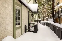 "4 Sons"-Family Friendly Escape Steps to the Lake