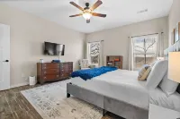 Hickory Hill Haven: Waterfront - Hot Tub - Fire Pit - Relax