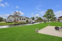 Charming waterfront  3-bedroom house - Wifi