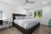 Newly Renovated - 1 Block from the Beach, Walk to Bars, Restaurants & Shopping!