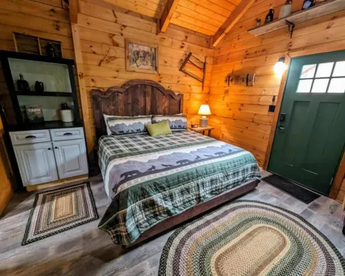 "Moonshine Mansion" Cozy tiny cabin in peaceful Fancy Gap. Hotels in Piper Gap