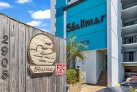 Oceanfront Beauty: 2 Bedroom 2 bath Shalimar Condo with Breathtaking Beach Views