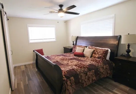 Cozy Aggieland Vacay