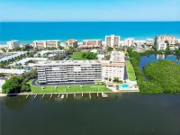Dolphins, Pickleball, Sand Oh My-Waterfront Vacation Beach Condo w/ Resort Perks Hotels in Redington Shores