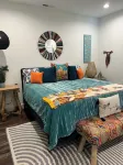 "Stay A While" Couples Retreat - One Block from Main Street!