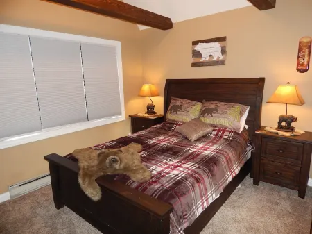 Beautiful Rustic Townhome - Lodge Theme