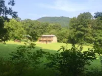 Adorable Cabin at Trout-Stocked Paddy Run Surrounded by GWNF and Hiking Trails Hotels in Frederick (Virginia)