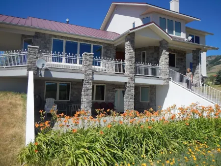 Spacious Quiet Country Home With Stunning Views from Private Patio