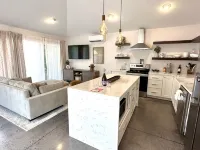 Cozy Carriage House in Downtown Forest City! Hotels in Cool Spring