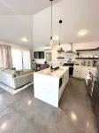 Cozy Carriage House in Downtown Forest City!