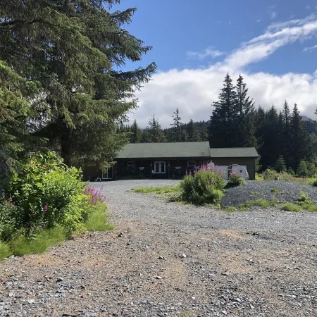 Alaskan sportsman’s Home