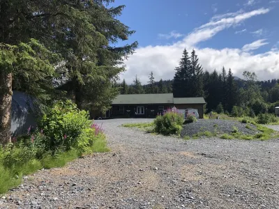 Alaskan sportsman’s Home