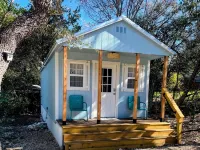 Fox Kit Cabin Hotels in Bosque County