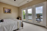 Lake Life Luxury on the Water